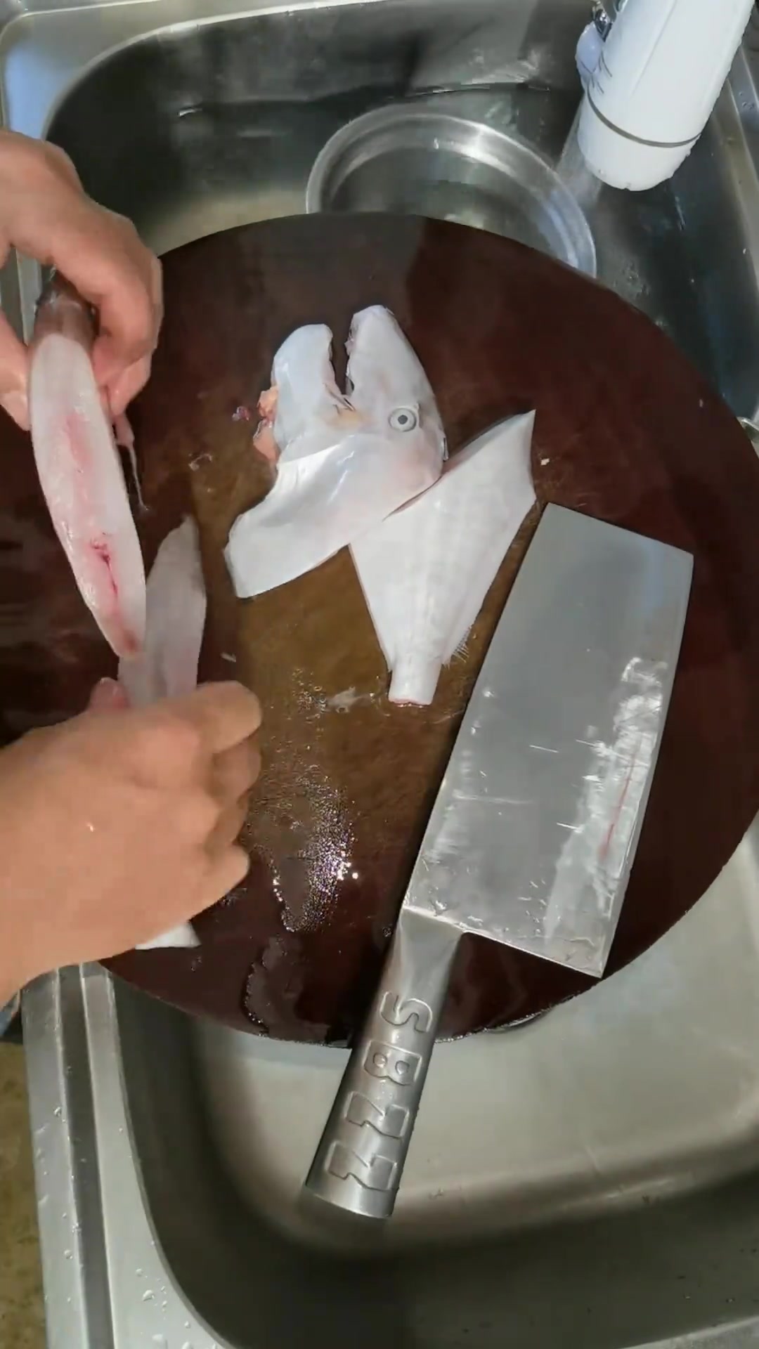在潮汕新鲜的食材,往往只需要最简单的烹饪方法,吃的就是一个鲜!