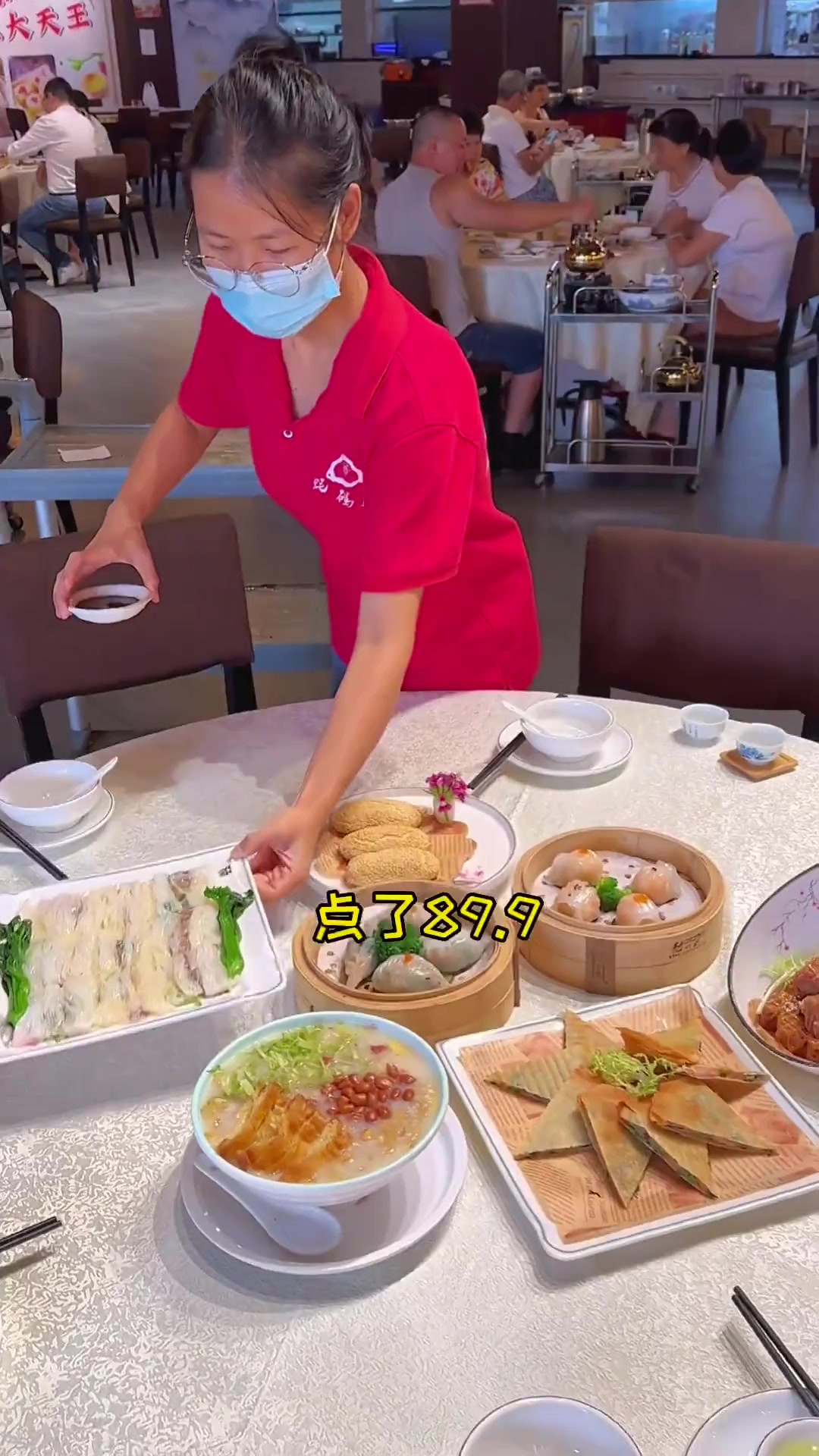 四个人喝早茶吃点心，份量足又抵食