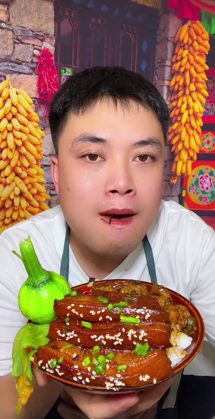 夏天做饭超热，耗时久做红烧大刀肉等多道菜