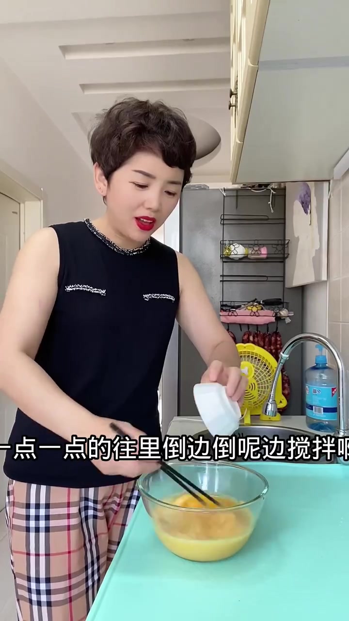 几个鸡蛋就能做出既好看又好吃的皮蛋肠可好吃了主要是做法也特别的简单