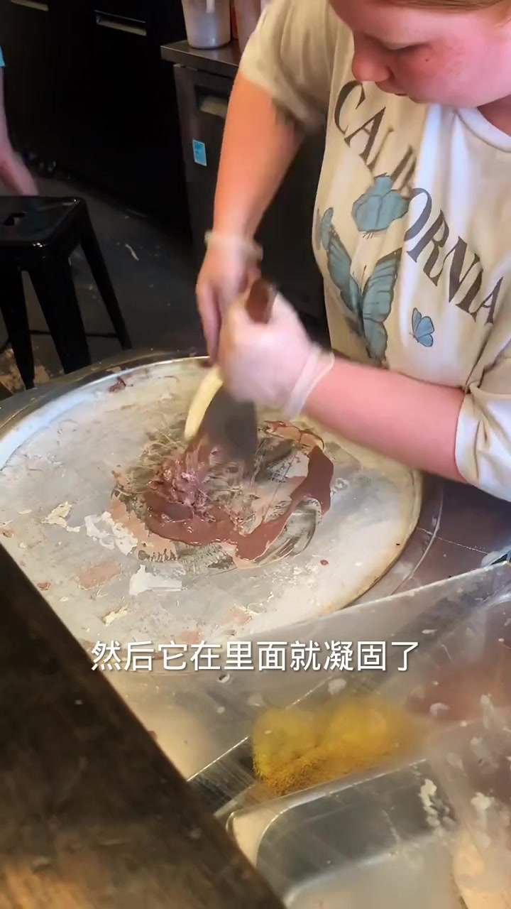 物价飞涨的美国,吃个炒冰淇淋,要花多少钱!