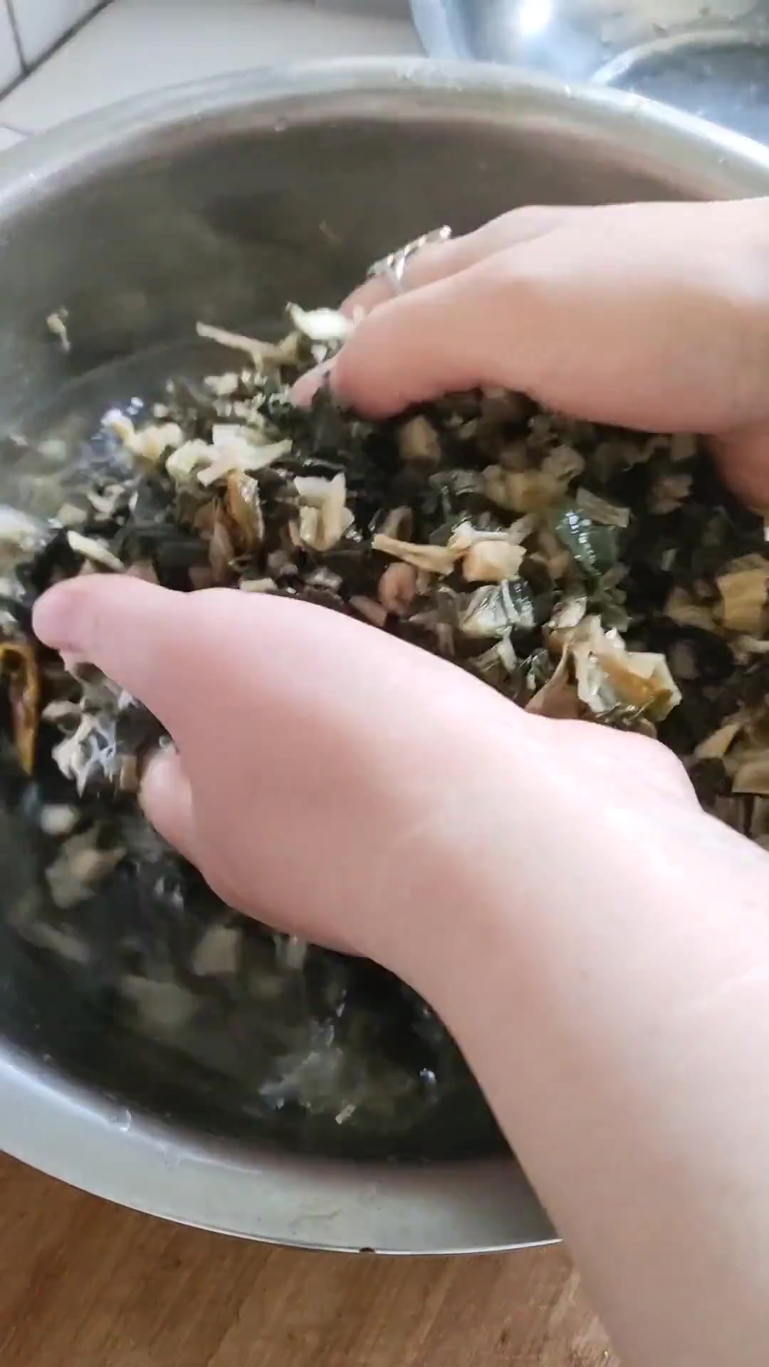 教你调超筋道香甜梅干菜饺子馅