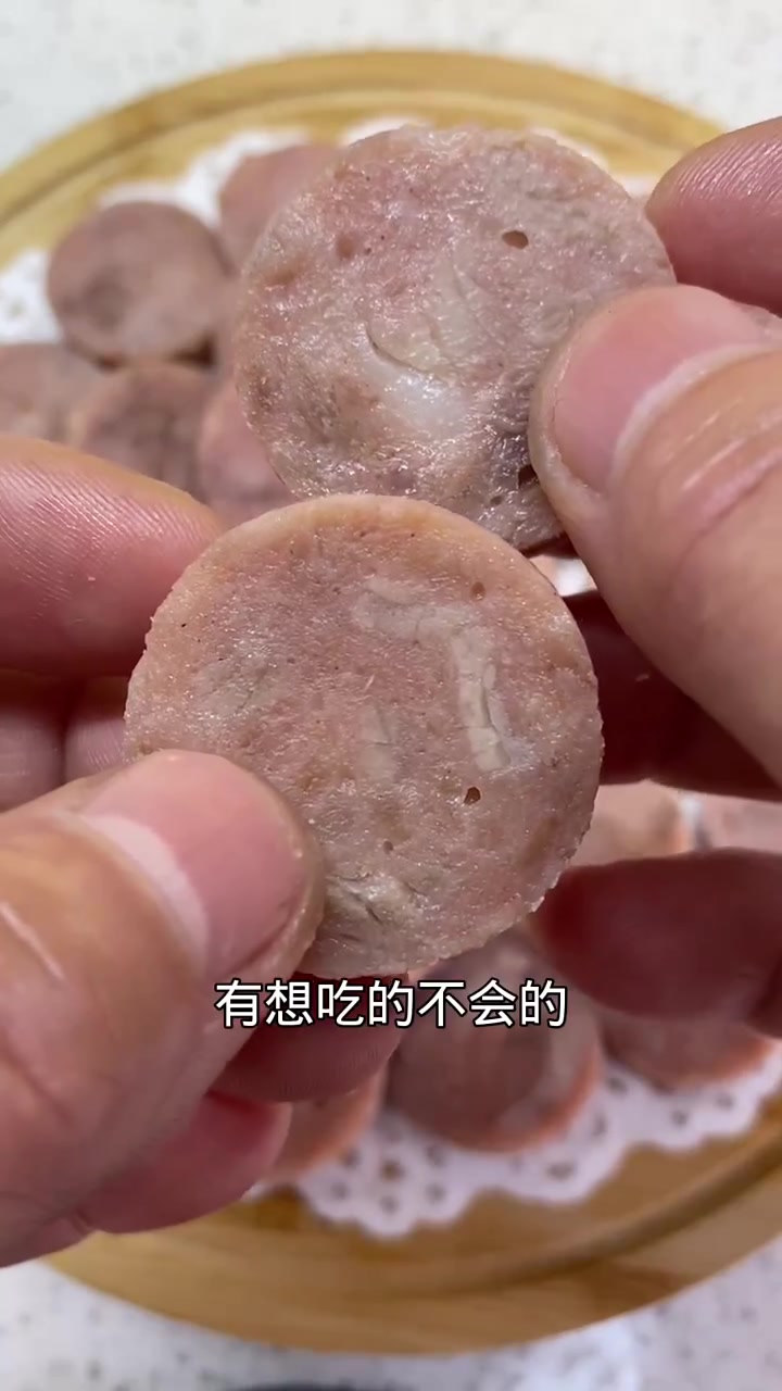 自己在家做的高品质火腿肠那真是满满的肉丝肉粒啊