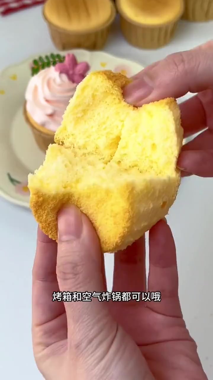超详细戚风杯子蛋糕教程，柔软细腻超美味！