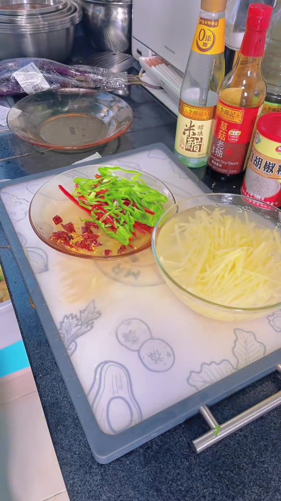 青红椒土豆丝家常菜直接炒夸嚓夸嚓好吃