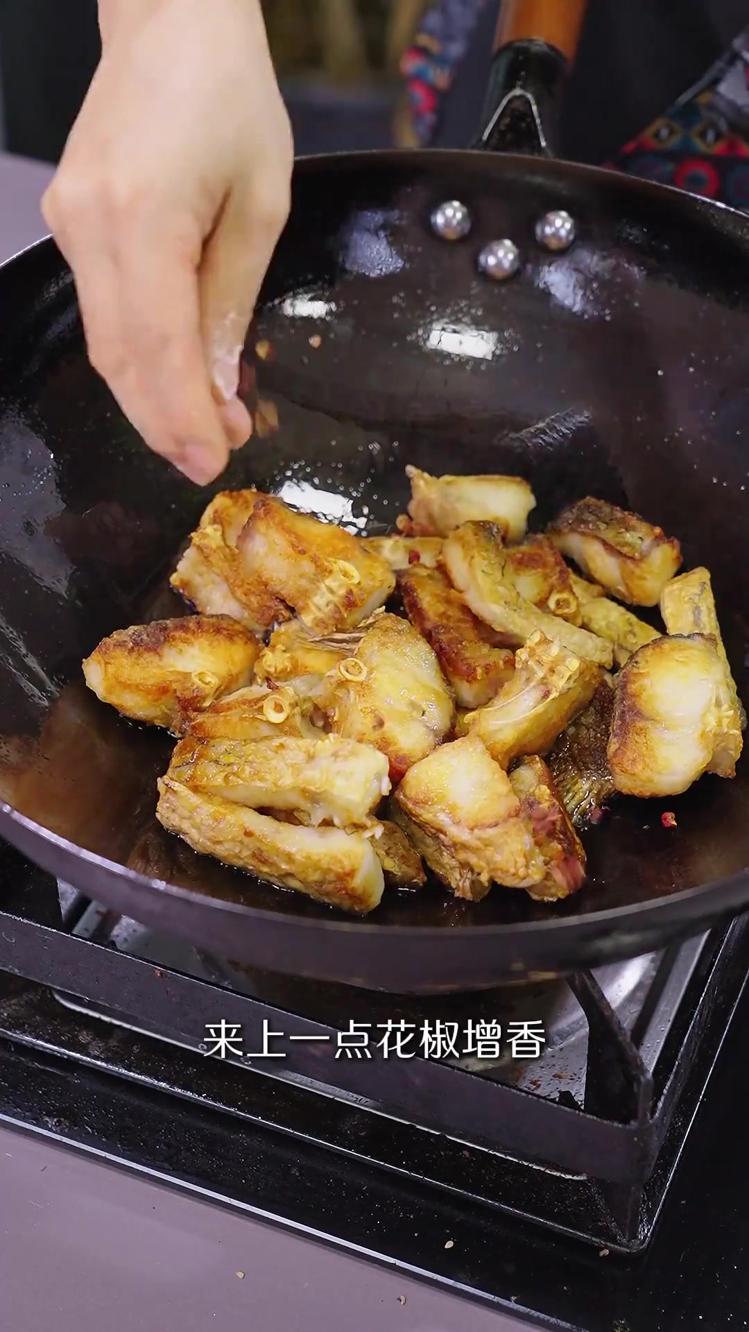 湖北人没有几个不爱糍粑鱼，学起来