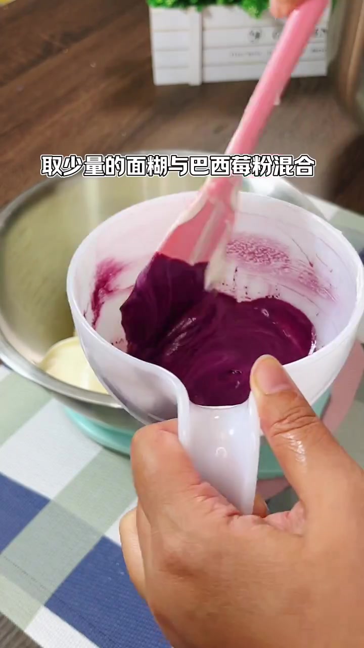 这款蛋糕一直非常受我家邻居们和粉丝姐妹们的夸赞,味道口感颜值也是并存的,超级好吃,大家收藏