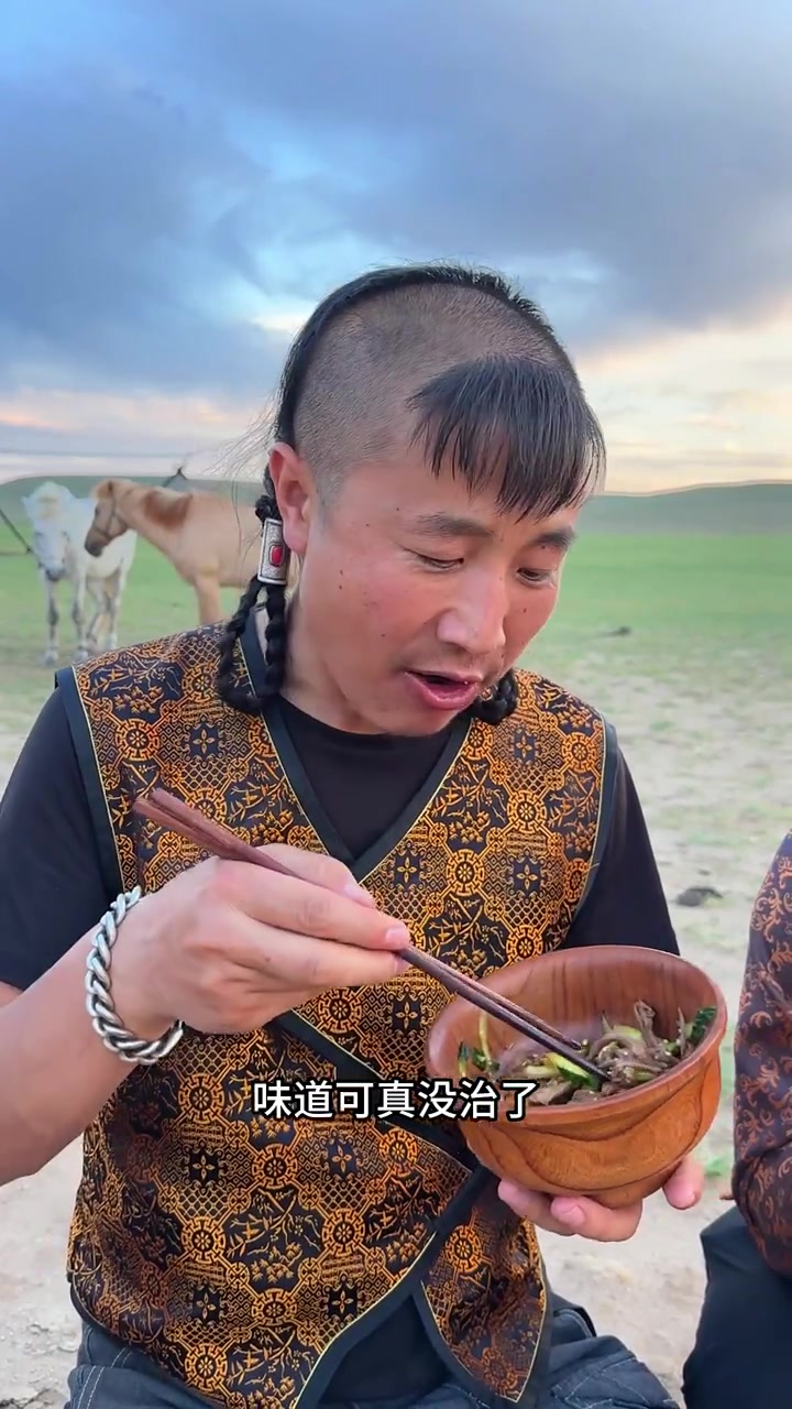 夏天凉拌羊肉配这饼，味道超赞