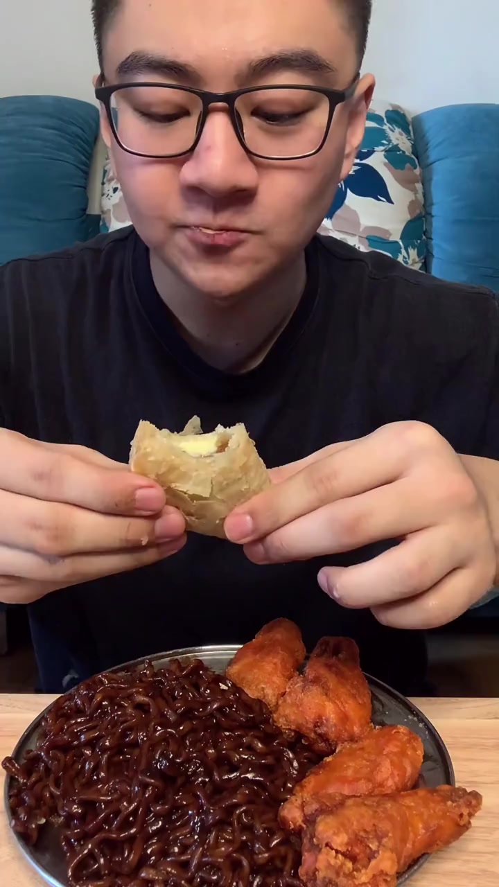 这次三角派口味一般,冰激凌和烤翅不错,想念巧克力的