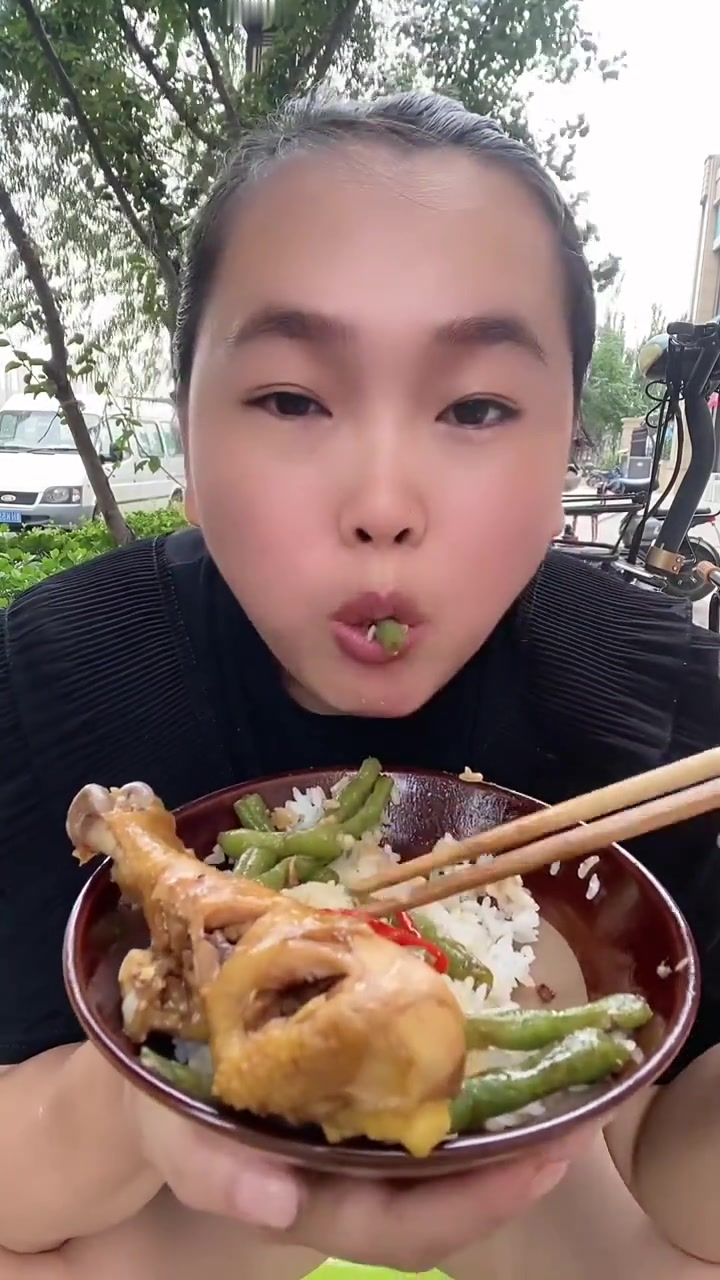 家人们,红烧鱼糊了,还好鸡腿超好吃