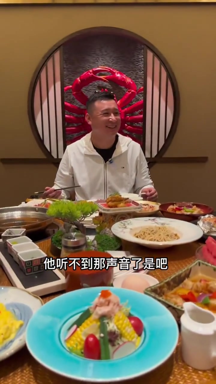广州粉丝请吃饭，蟹黄面咖喱蟹啥味？体验超棒！
