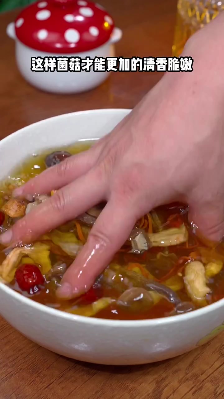 家常清炖乌鸡汤做法，汤鲜味美超好喝