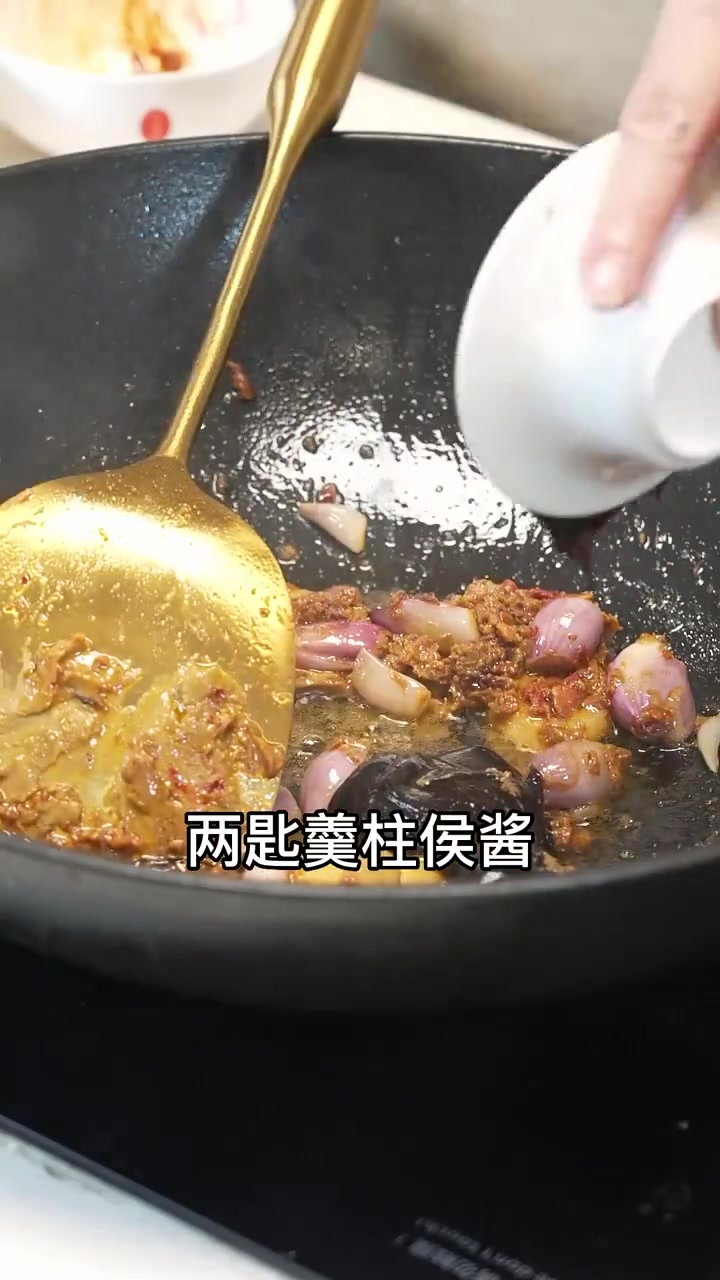 冬季滋补必备羊肉煲，吃完全身暖粒粒！羊排的肉质更嫩滑，肥瘦适中，软烂入味，非常和味！