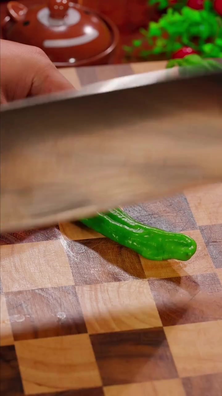 这样做青椒炒牛肉，不老不柴超鲜嫩，一盘不够吃