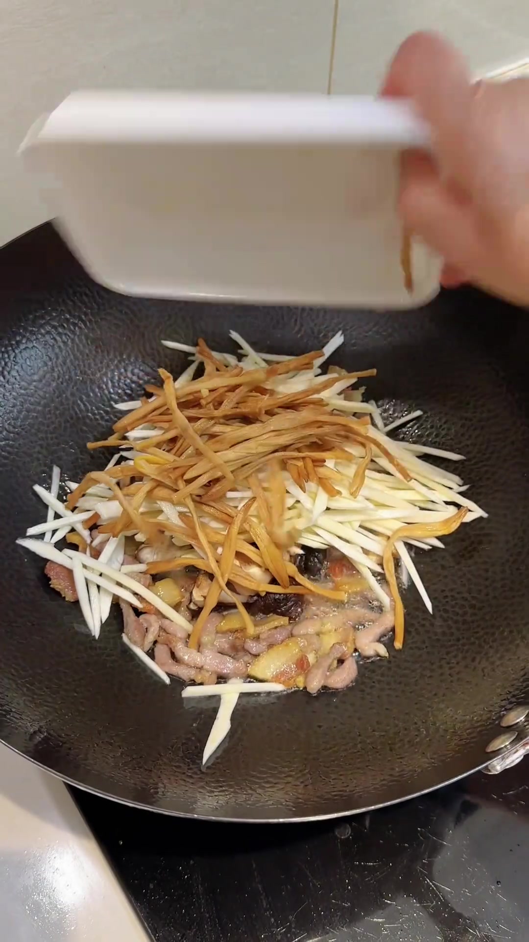 今天给家人煮了姜汤面,姜香浓郁,汤鲜味美,真的太好吃啦