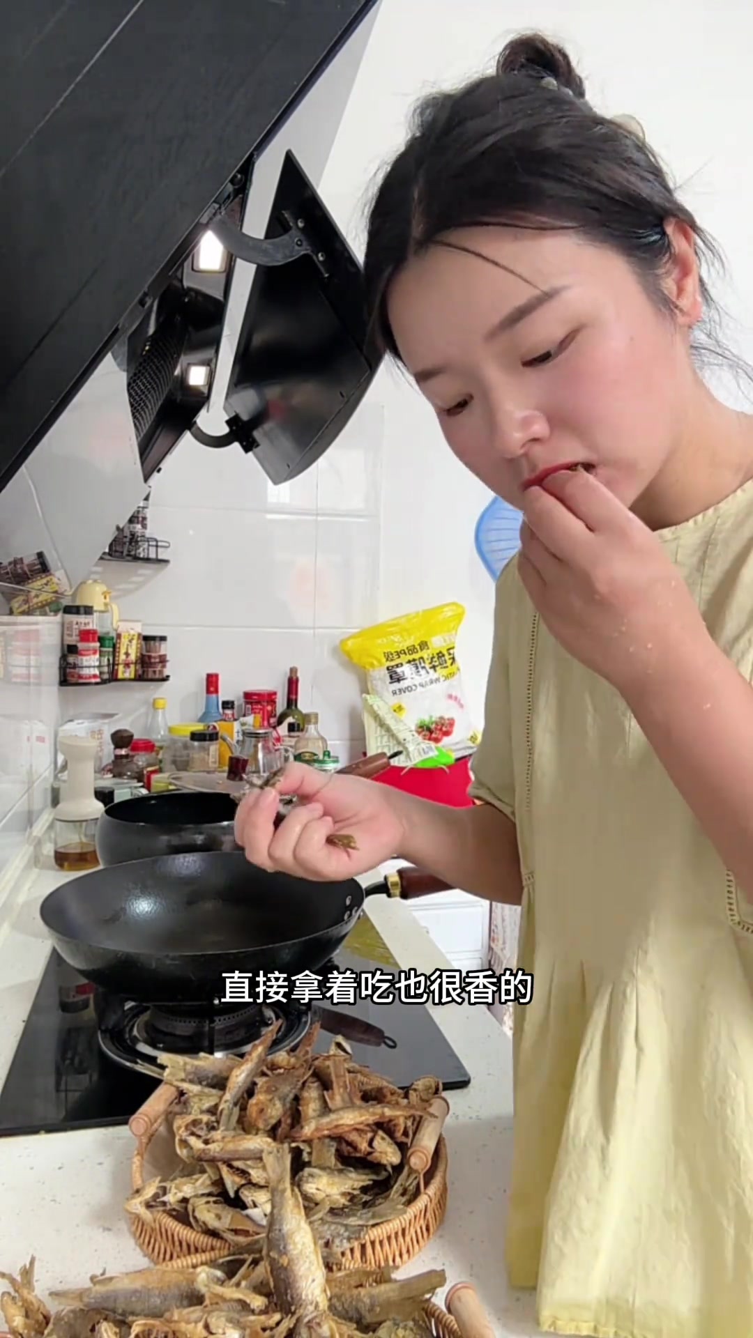 第一次做醋焖鱼，好怕失败，还好有老师傅在旁边指点家庭版
