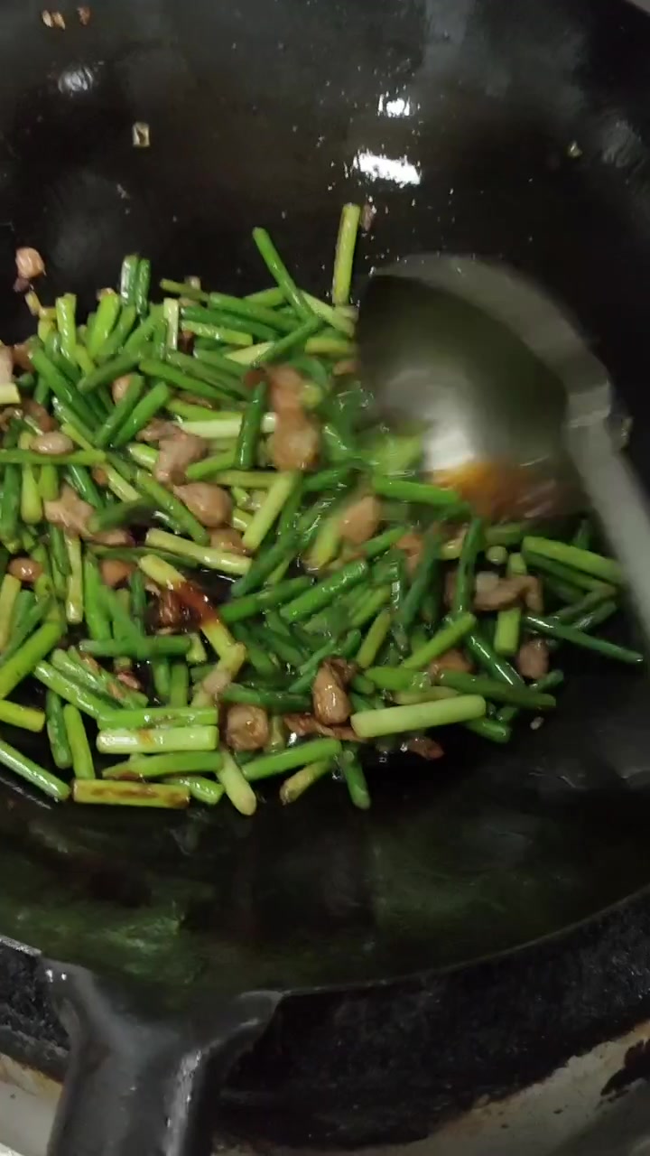 超下饭蒜苔炒豆干教程关键一步不能少!