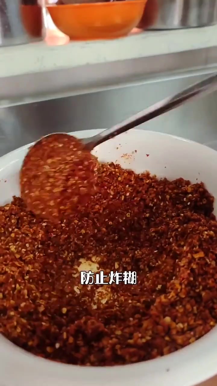 拌鸡架辣椒油做法