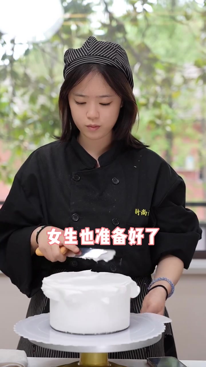 玫瑰花园：男生女生PK花卉主题蛋糕，你更喜欢谁的？