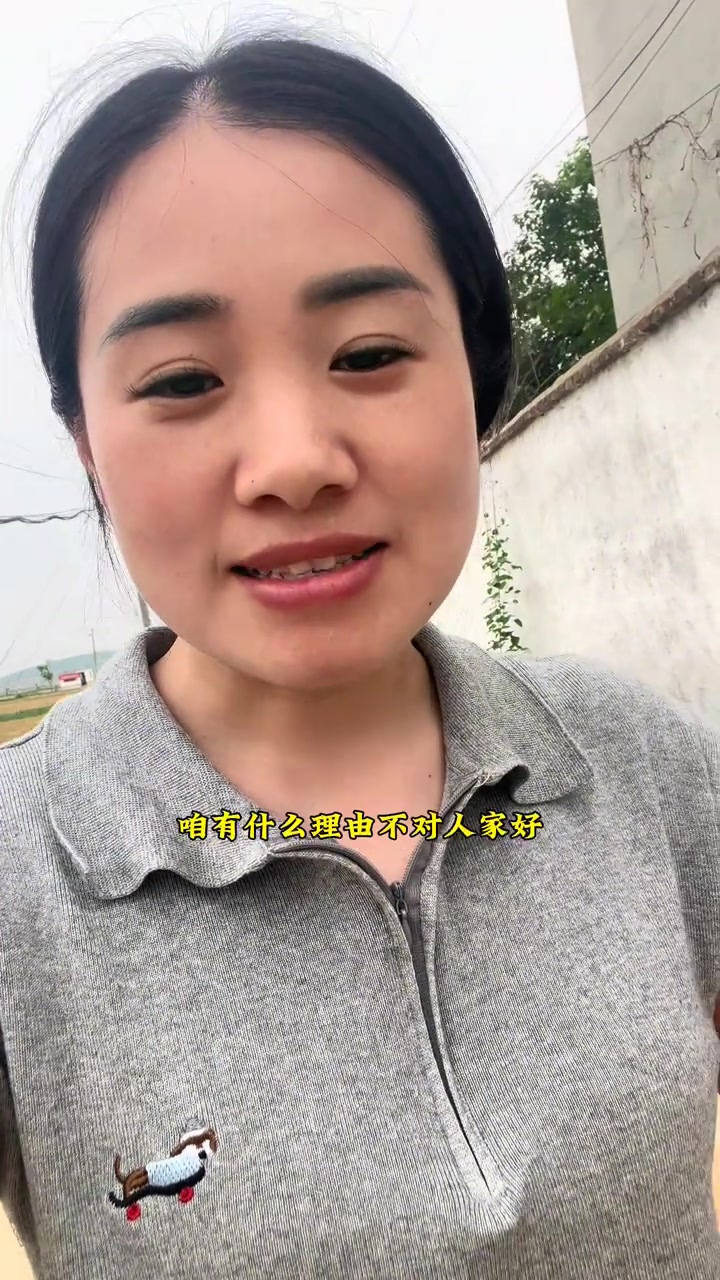 大热天妈妈擀手擀面，我们换刮烂的玻璃，妈妈不同意换门