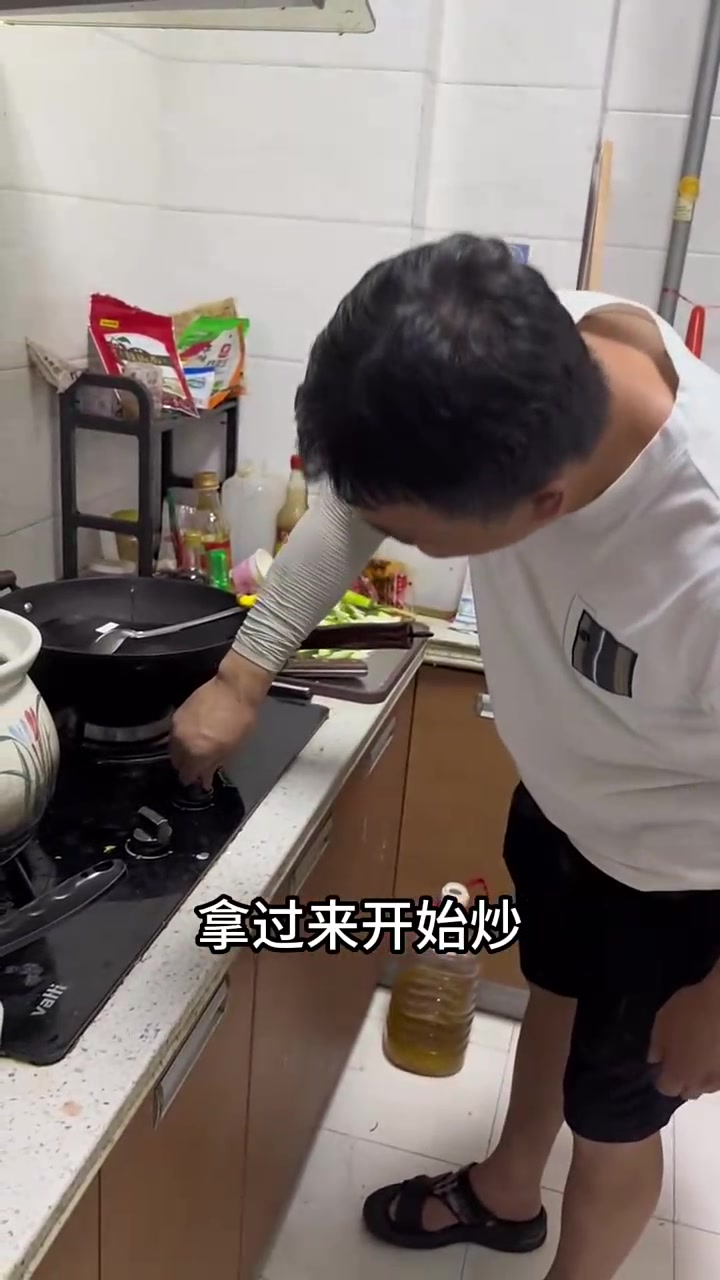 一觉醒来，老周把饭做好了，还给我妈炖的鱼，幸福有时候就是这么简单