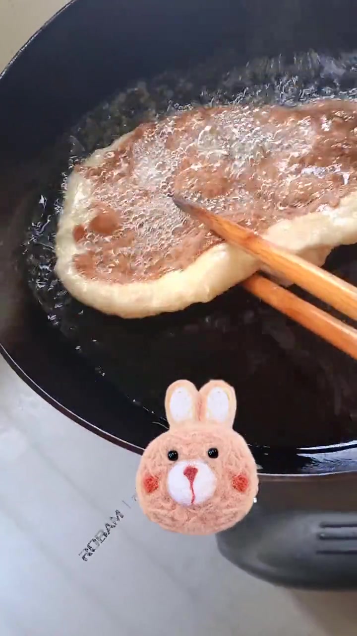 姥姥的美食《炸糖油饼》的制作全过程