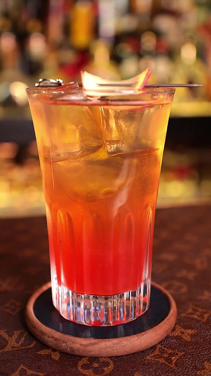 创意鸡尾酒:蜜桃乌苏～超好喝!