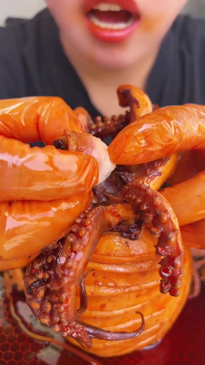 吃鱿鱼头教程！精华部位超好吃