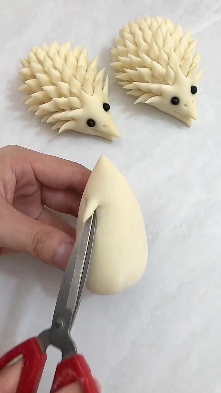 渐渐单单做个刺猬包子