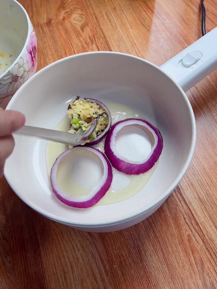 超简单!剩饭这样做,孩子早餐轻松搞定!