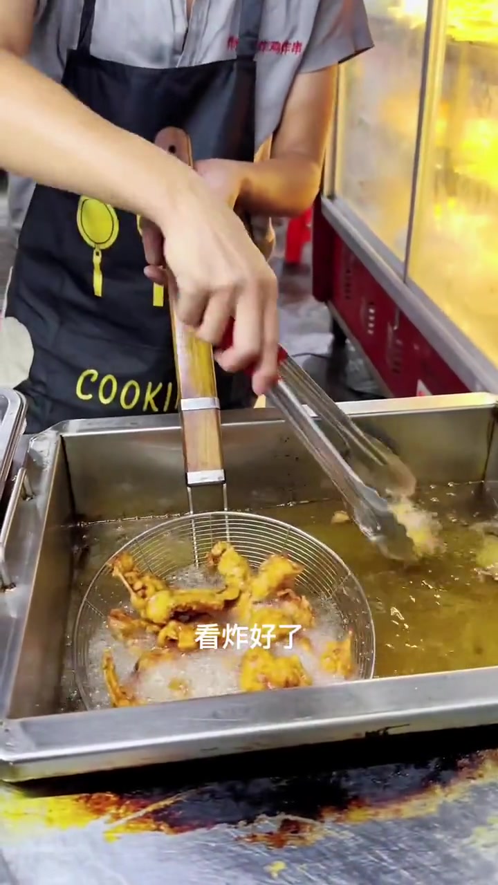 强师傅炸鸡锁骨，味道顶呱呱，吃了笑哈哈