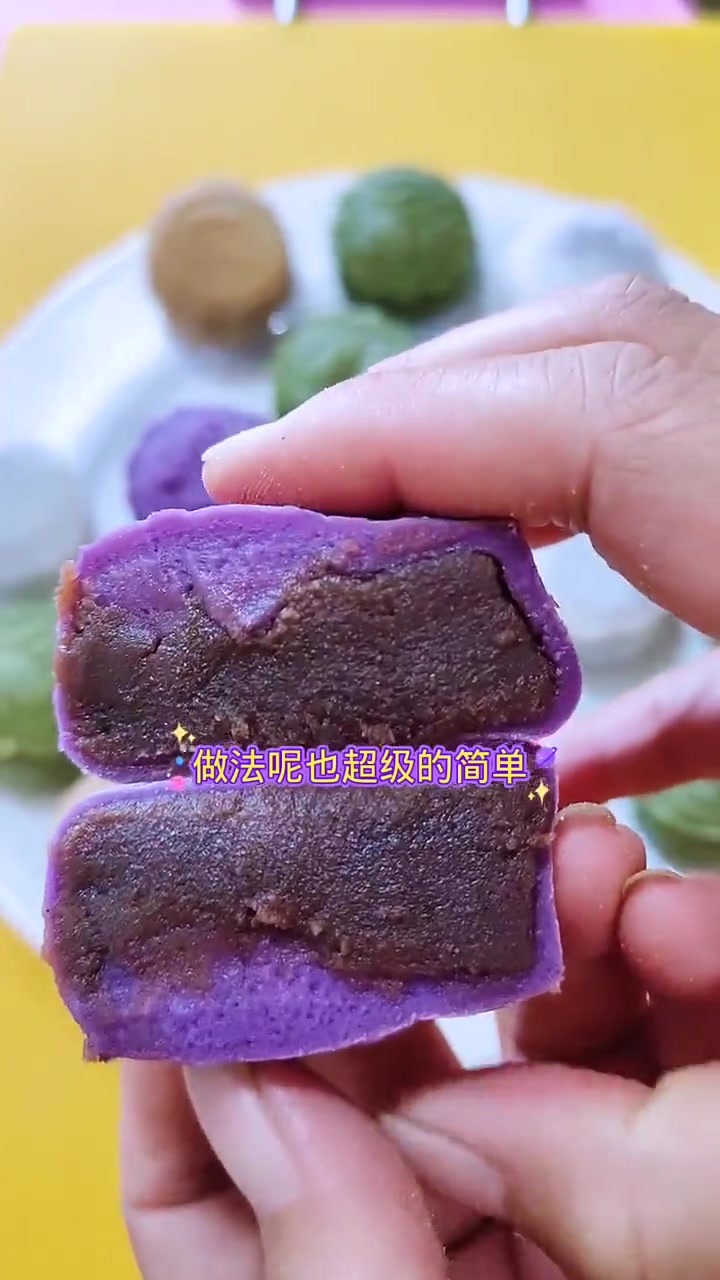 自制冰皮月饼，软糯香甜比卖的都好吃。冰皮月饼预拌粉，月饼磨具，豆沙馅，果蔬粉