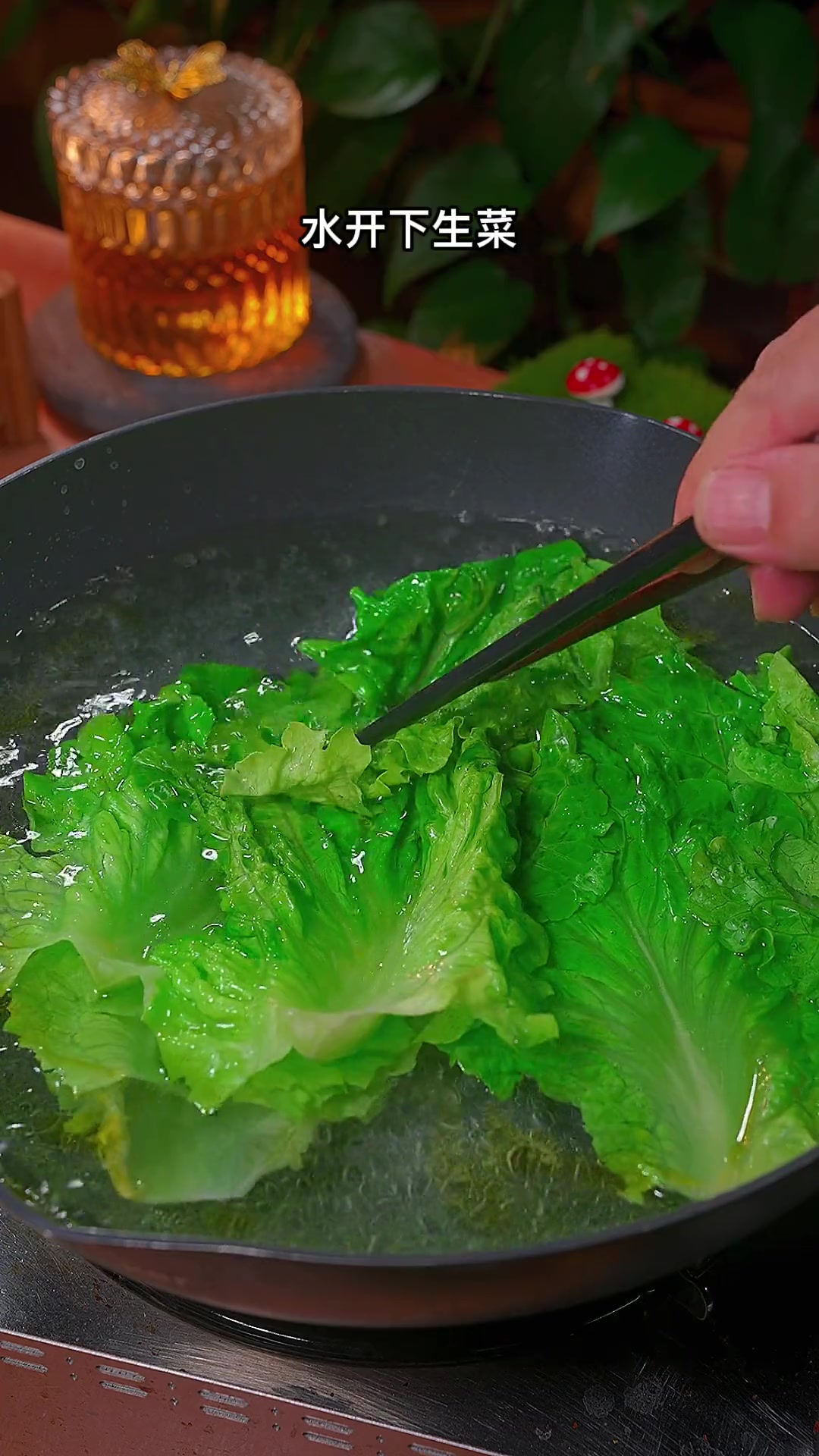 以后在家做耗油生菜,你就像我这样,做出来的生菜,鲜脆爽口