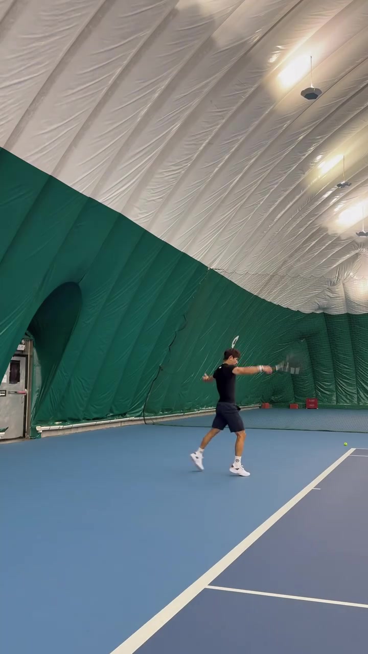 挑战一天4小时运动 猜猜消耗多少卡路里 微博户外运动节网球  谁懂啊!一天狂练4小时 直接