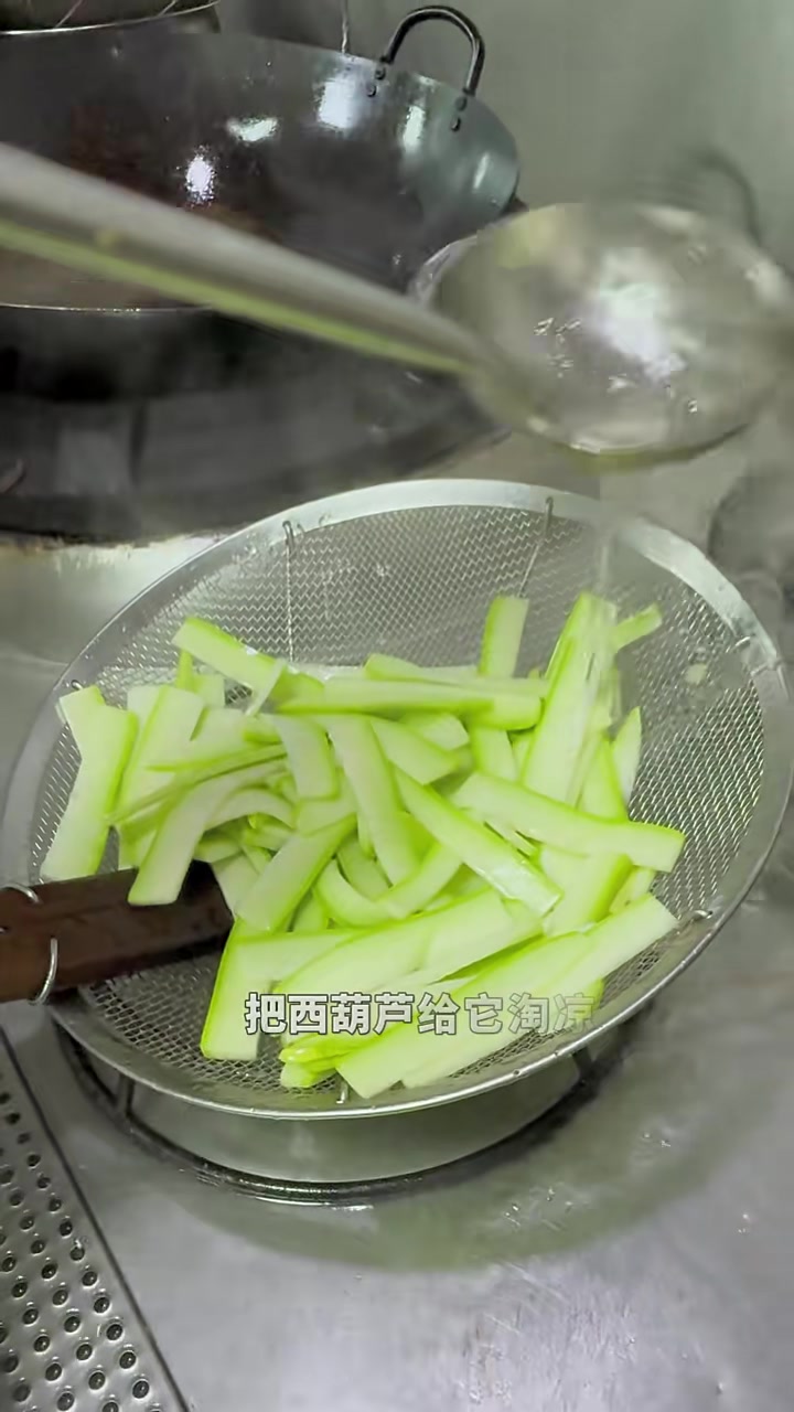 鲜香爽口的炝炒西葫芦!