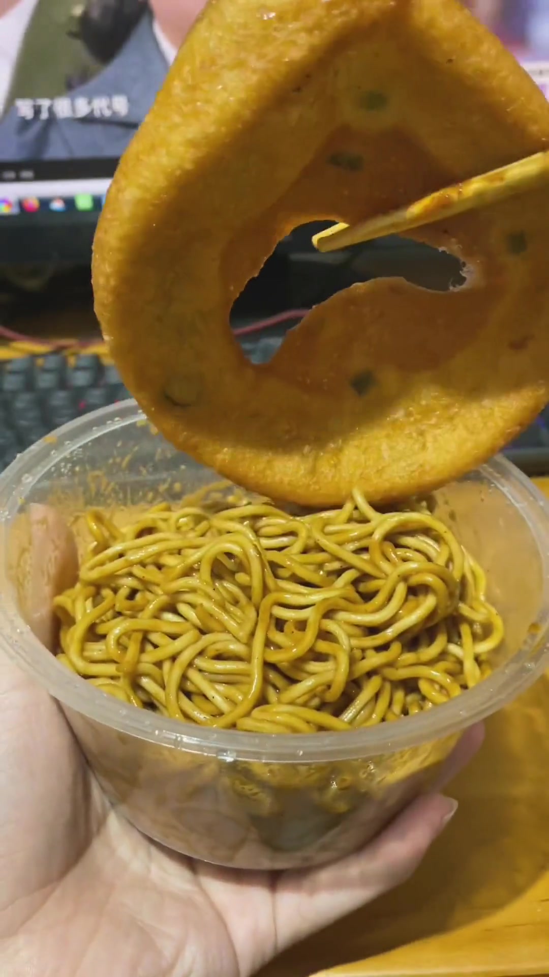 食堂早餐种类少，带家人体验经典武汉过早搭配！