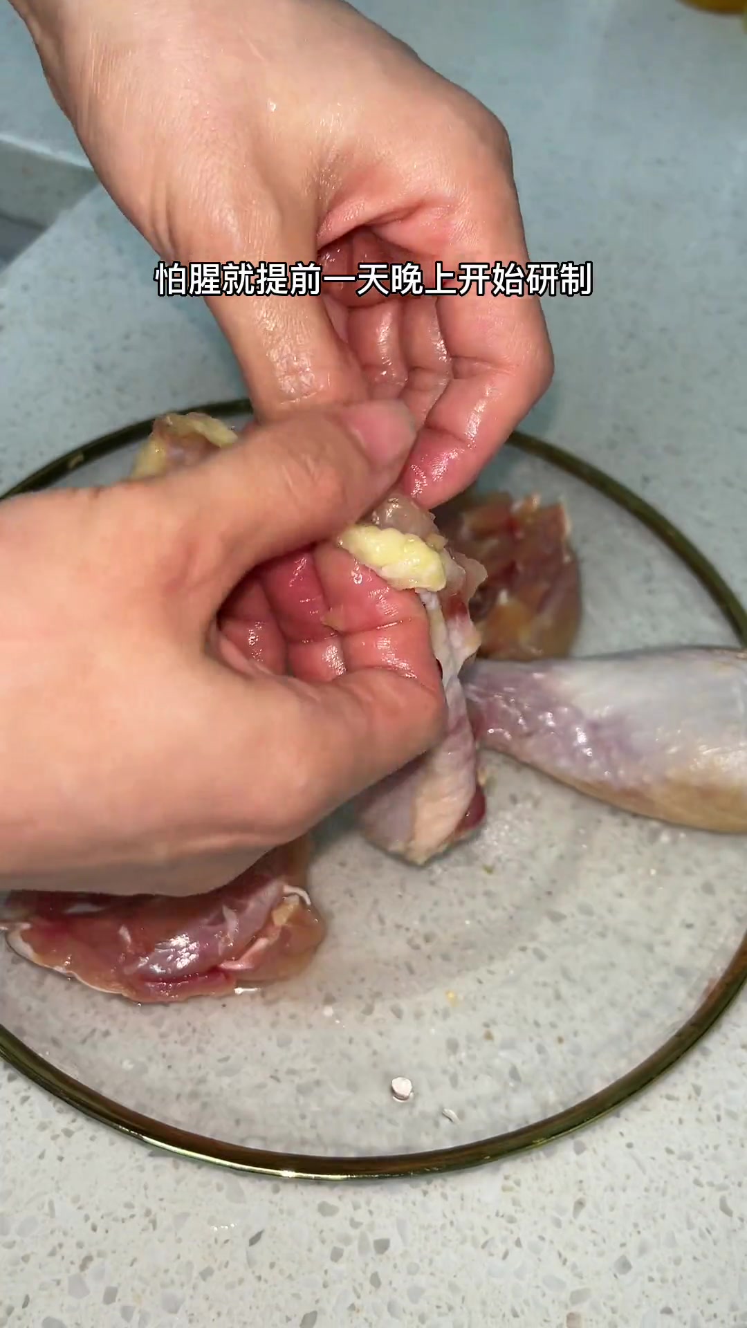 鸡腿肉很腥提前腌制好放一晚上就不腥了明天做鸡腿肉土豆咖喱低卡版的