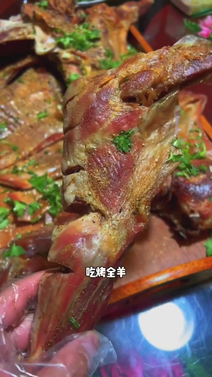 这里可以在蒙古包里吃烤全羊！