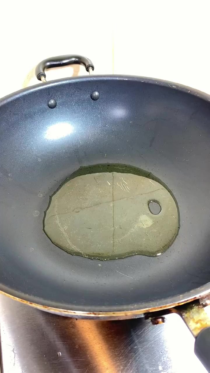 每次做酸豆角炒肉沫，隔壁阿娇都要来干掉两缸大米！
