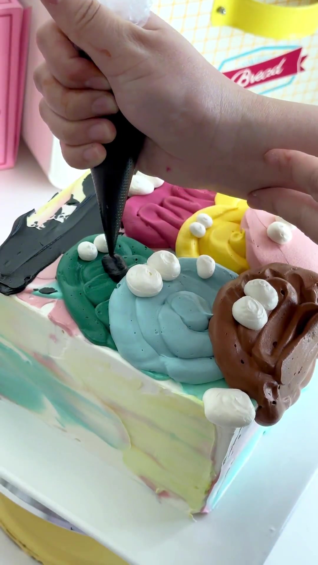 涂鸦蛋糕,调色调了20分钟