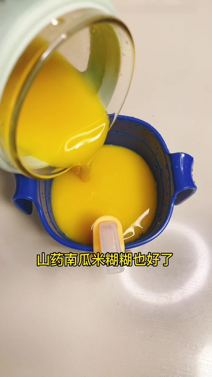 最近特别爱吃汉堡、那就在家给他做吧,简简单单,就是家里菜不多了,下次再配点蔬菜就更好啦