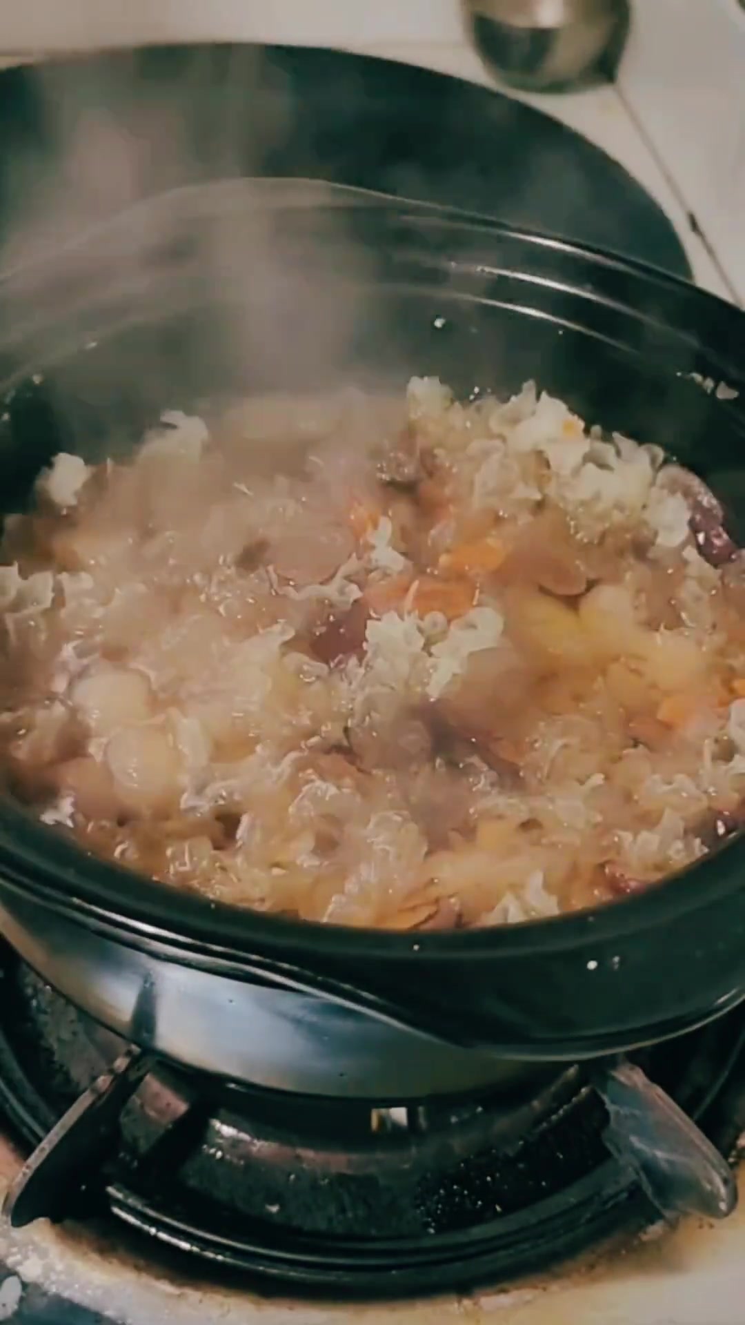 暖身又暖胃还滋补，红枣桂圆银耳羹制作过程，吃起来浓郁清香