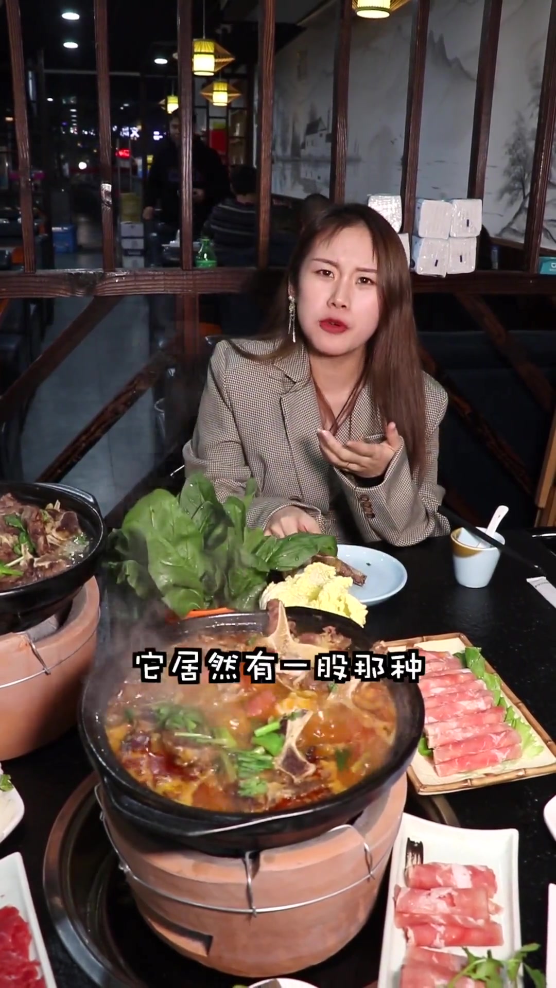 冬季必备暖胃碳火牛杂煲，红油锅和清汤锅也太好吃了！