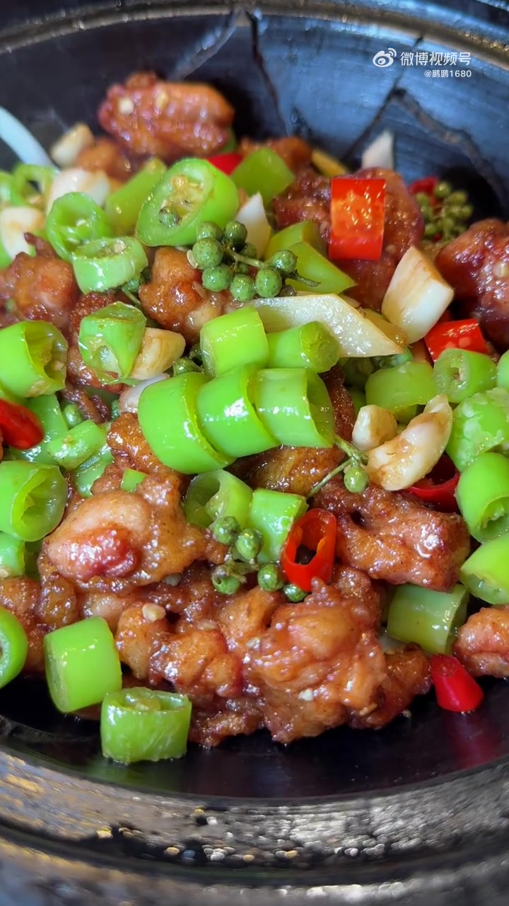 汇源饺子算保定时间比较长的店了 20多年，原来我姥姥家就在对面话剧院住 岳父岳母的单位就在
