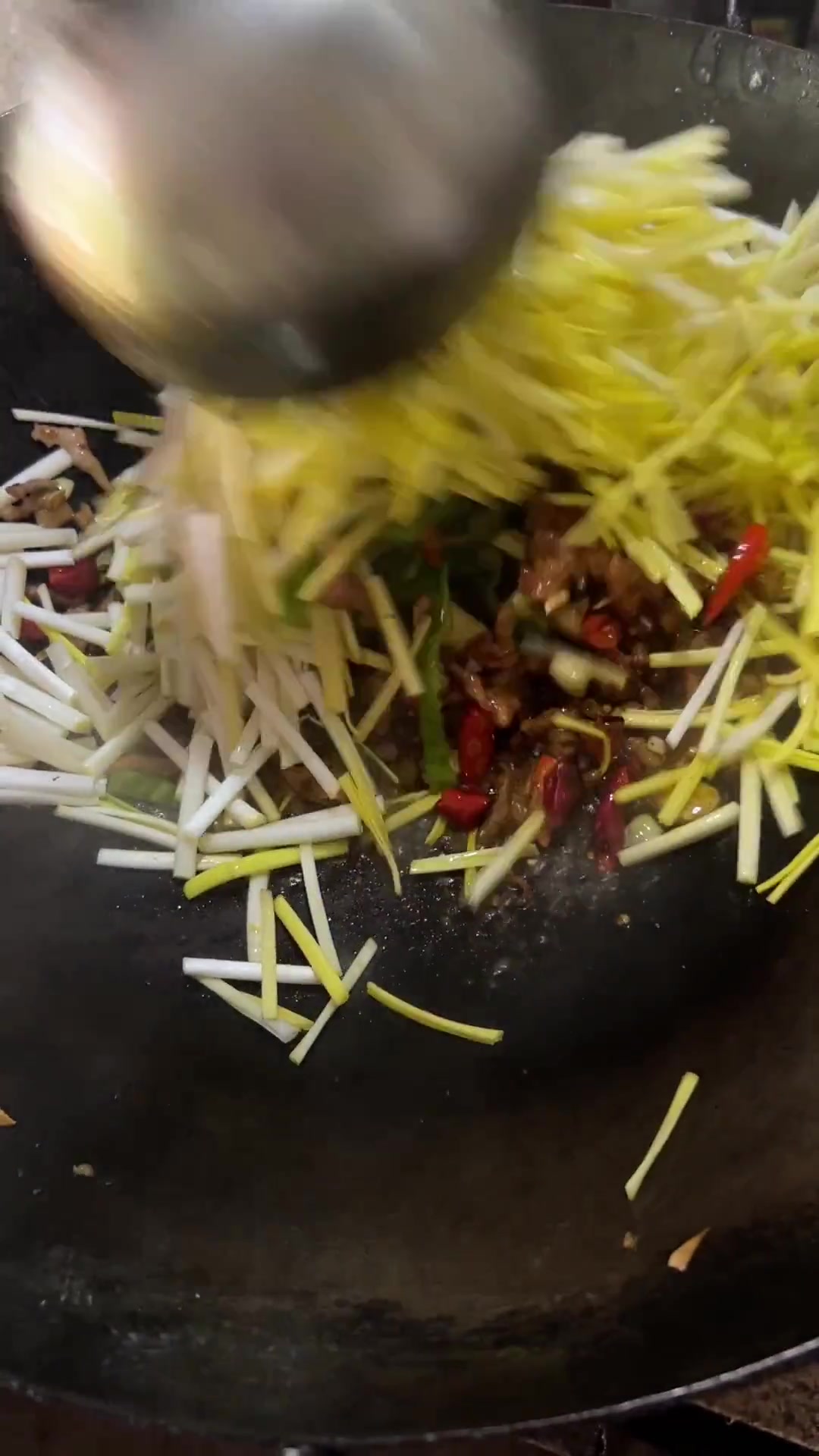 超香小炒蒜黄肉丝，生活滋味全在这啦！