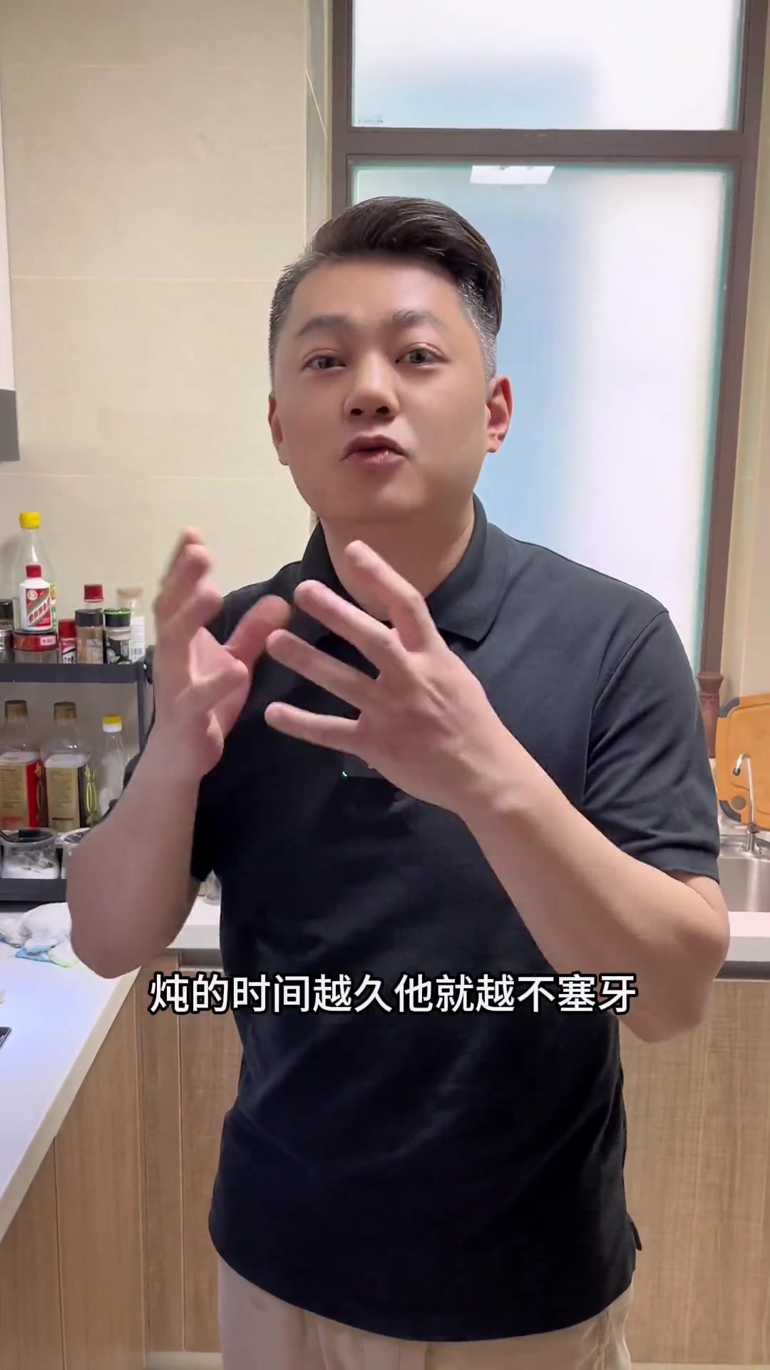 如何在家炖的牛腩汤，牛腩不塞牙汤里没腥味鲜甜又好喝，这是五星级酒店大厨、炖牛腩汤都在用的小