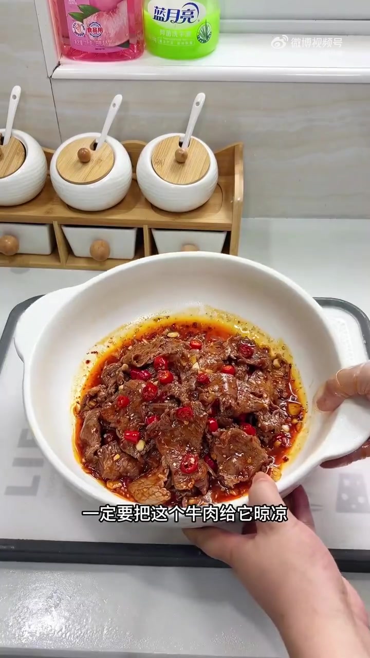 「学起来！家常版黄瓜拌牛肉」夏日炎炎，适合吃点凉拌菜，试试这道黄瓜拌牛肉，简单好做还美味！