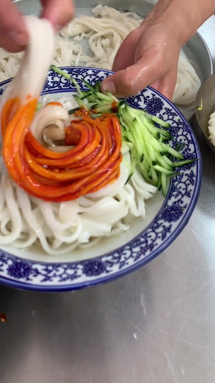 告别传统老方法，不烫米浆也能做米皮，口感柔软筋道，米香味十足