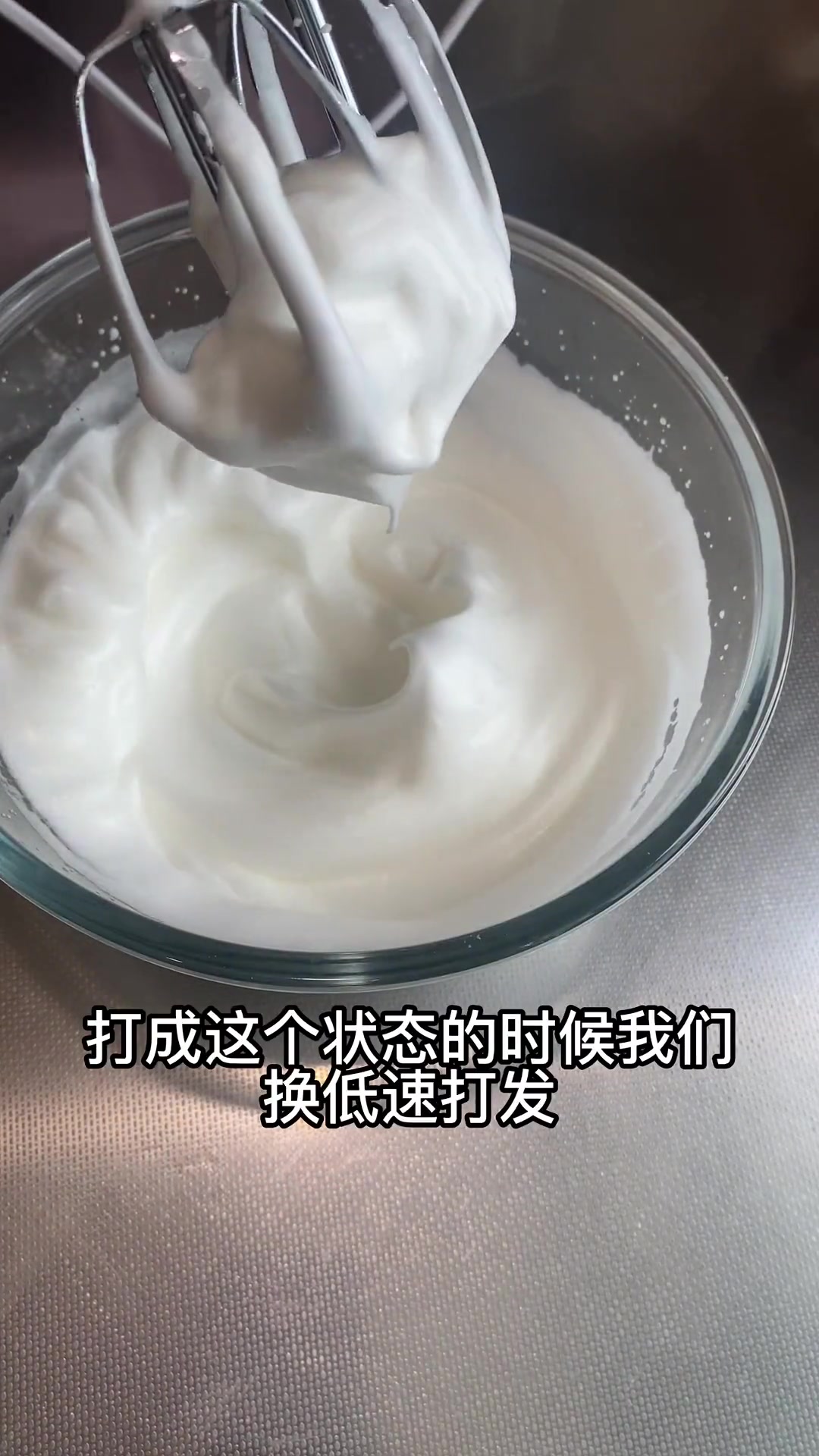 不知不觉我妈都53岁了,祝妈妈生日快乐!此刻我真的感觉到自己很幸福,我爱的、爱我的都在身边