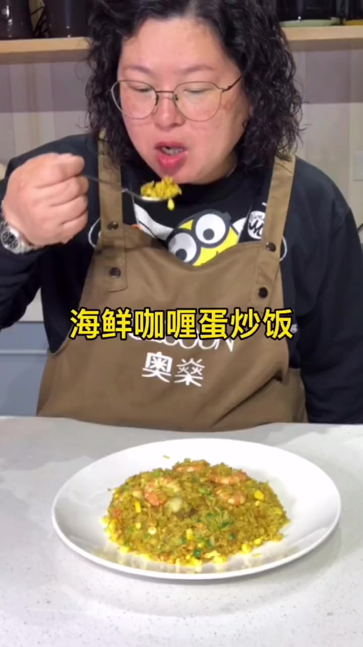 如你学会我这个海鲜咖喱炒饭。明年就不用过光棍节啦